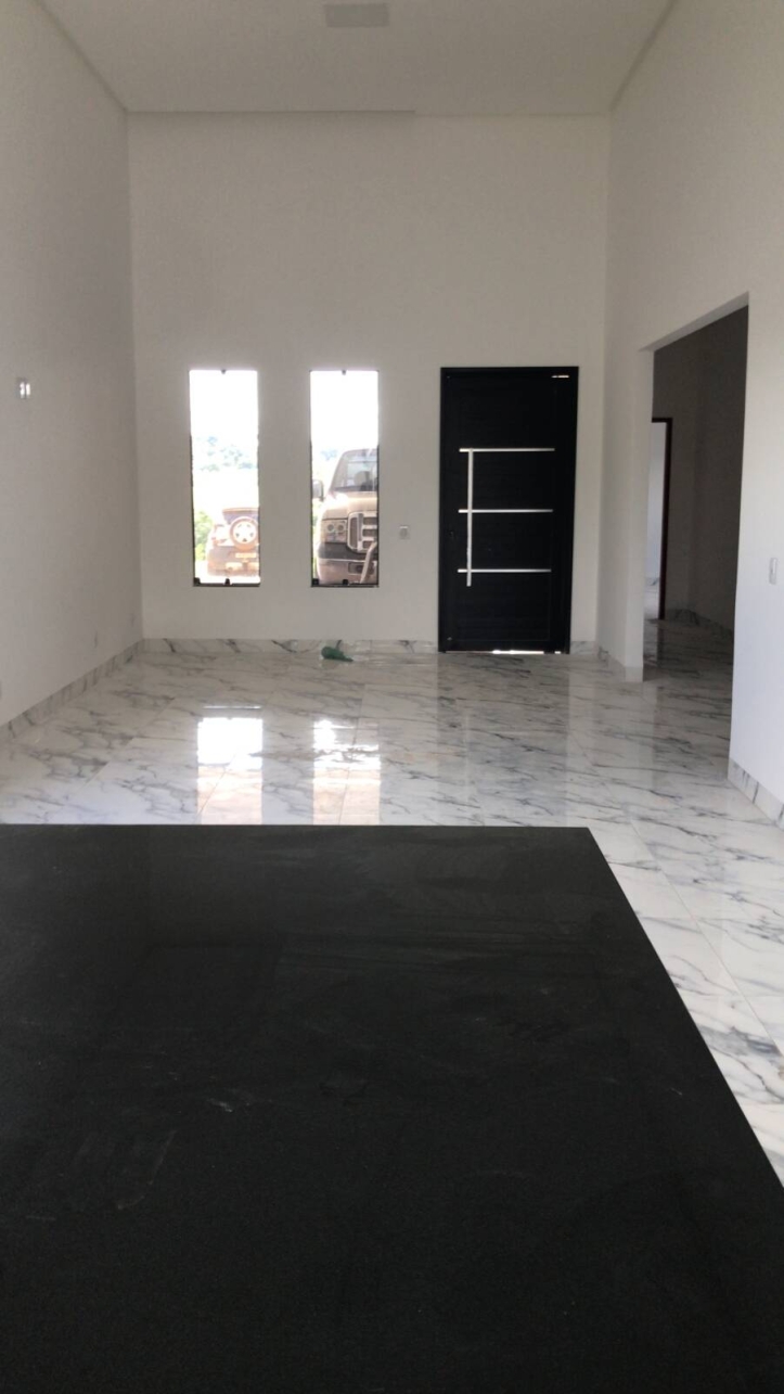 Casa de Condomínio à venda com 4 quartos, 300m² - Foto 1