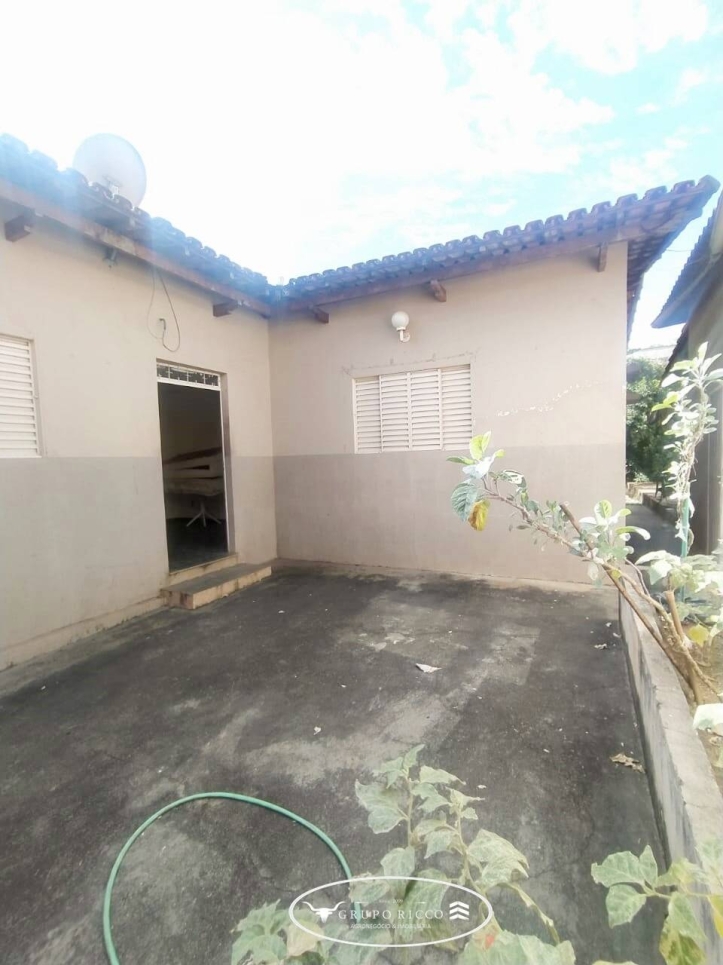 Casa à venda com 3 quartos, 136m² - Foto 1