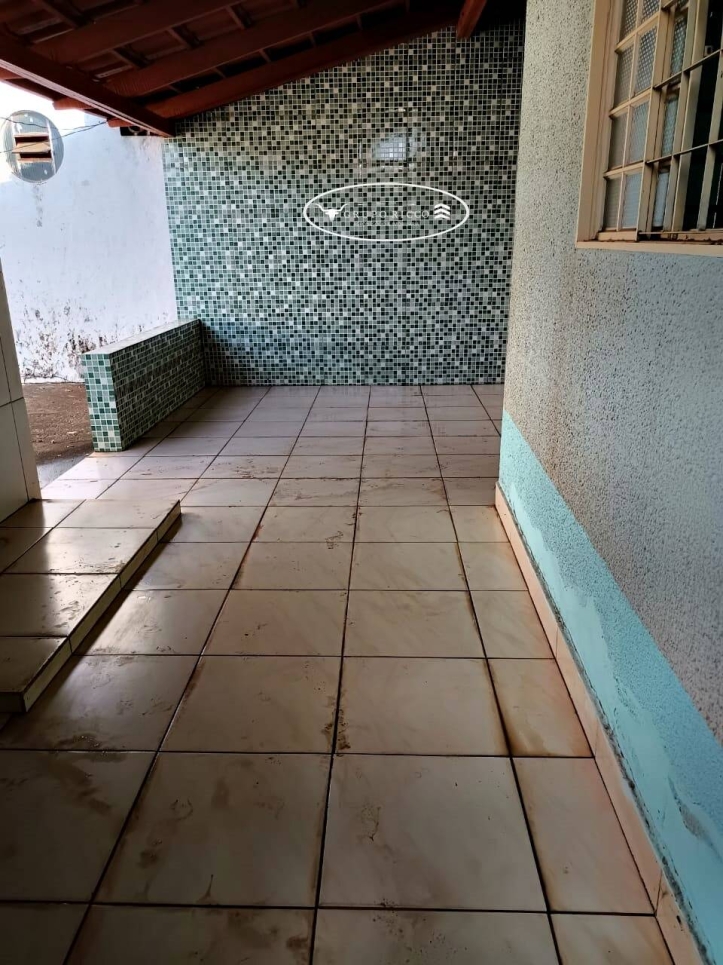 Casa à venda com 2 quartos, 100m² - Foto 2