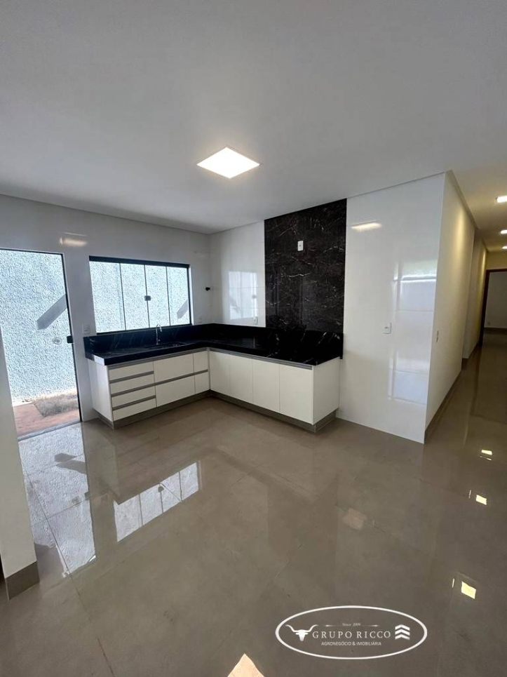 Casa à venda com 3 quartos, 180m² - Foto 2