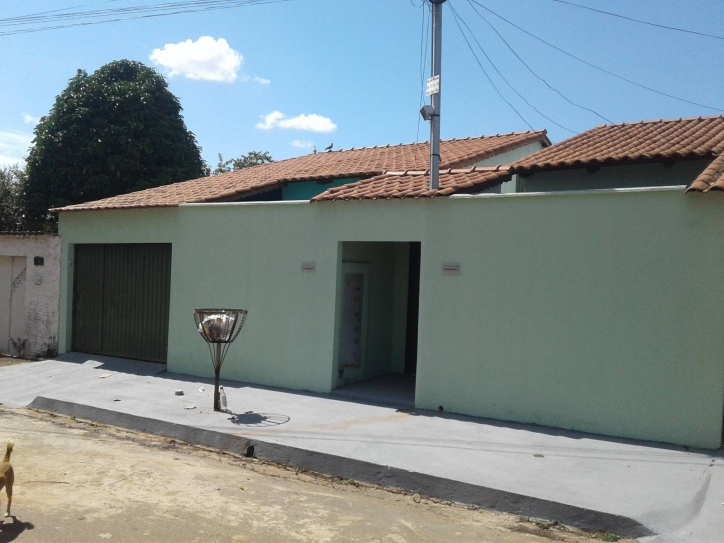 Casa à venda com 2 quartos, 150m² - Foto 1