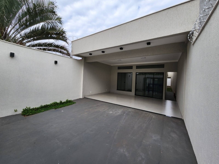 Casa à venda com 3 quartos, 134m² - Foto 1