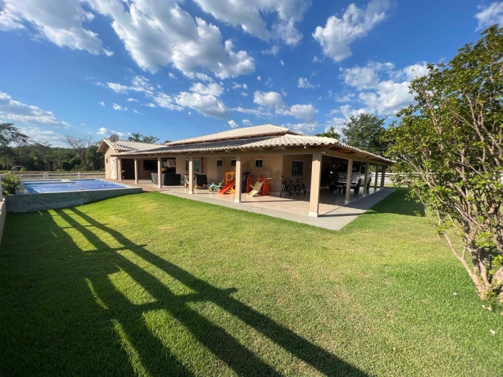 Fazenda à venda com 4 quartos, 350m² - Foto 1