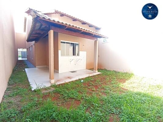 Casa à venda com 3 quartos, 105m² - Foto 2