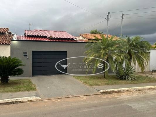 Casa à venda com 3 quartos, 194m² - Foto 1