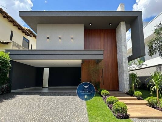 Casa de Condomínio à venda com 4 quartos, 290m² - Foto 1