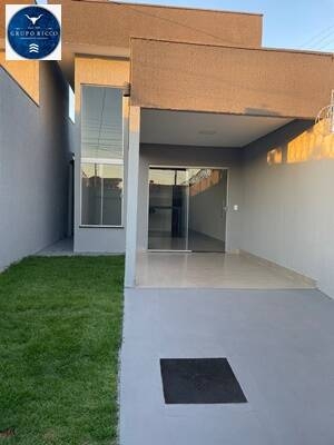 Casa à venda com 2 quartos, 100m² - Foto 1