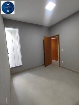 Casa à venda com 2 quartos, 100m² - Foto 3