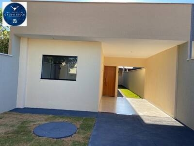 Casa à venda com 2 quartos, 111m² - Foto 1