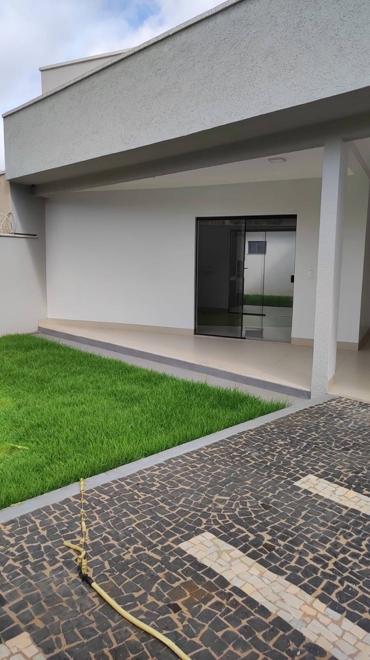 Casa à venda com 3 quartos, 145m² - Foto 1