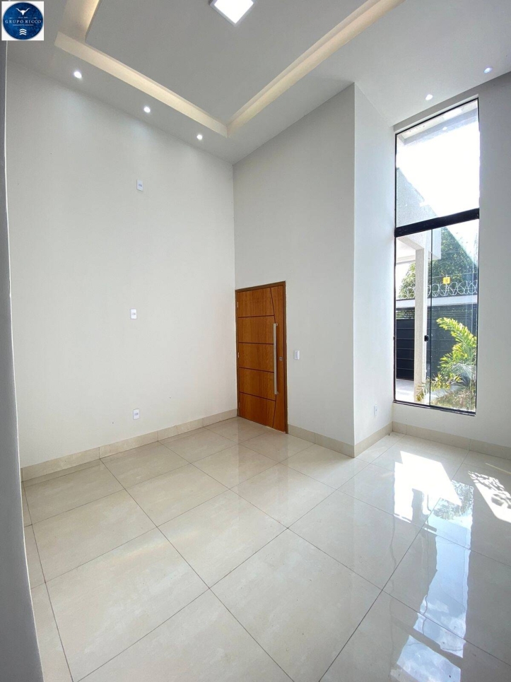 Casa à venda com 3 quartos, 117m² - Foto 1