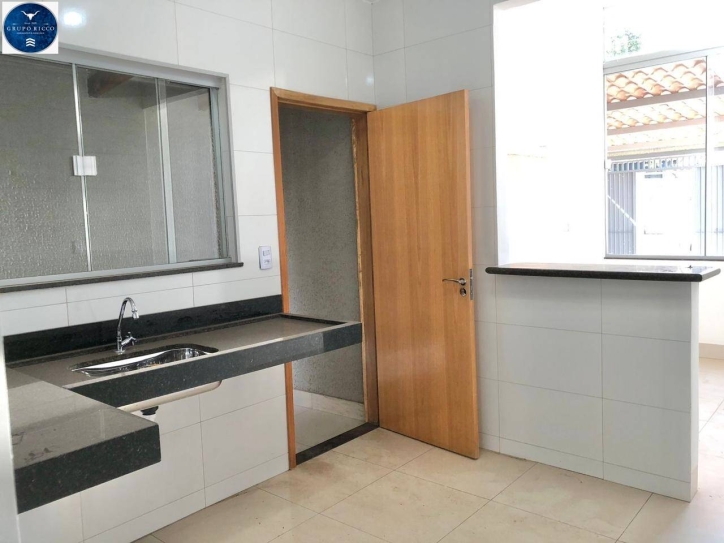 Casa à venda com 2 quartos, 79m² - Foto 12