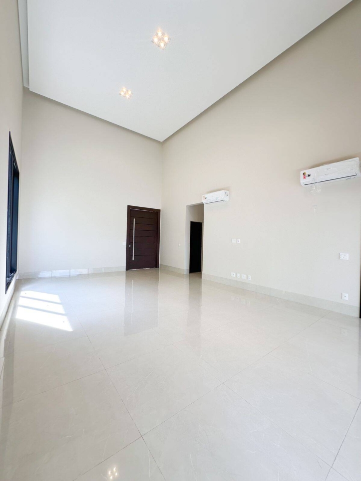 Casa de Condomínio à venda com 4 quartos, 540m² - Foto 2