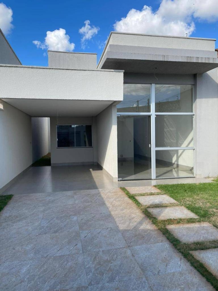 Casa à venda com 3 quartos, 129m² - Foto 1