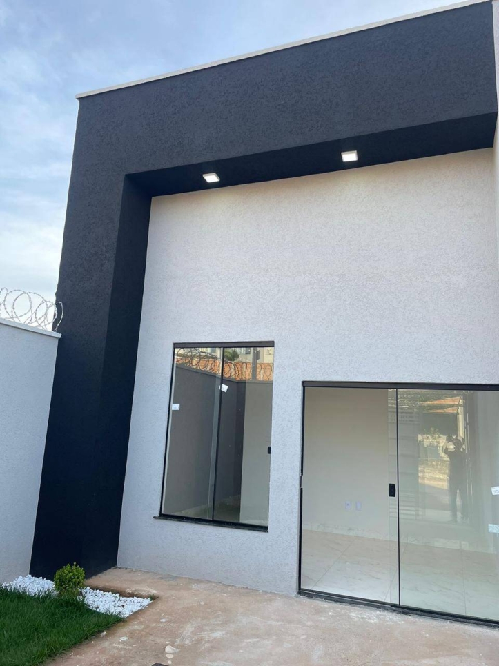 Casa à venda com 3 quartos, 104m² - Foto 1