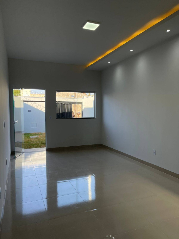 Casa à venda com 2 quartos, 77m² - Foto 2