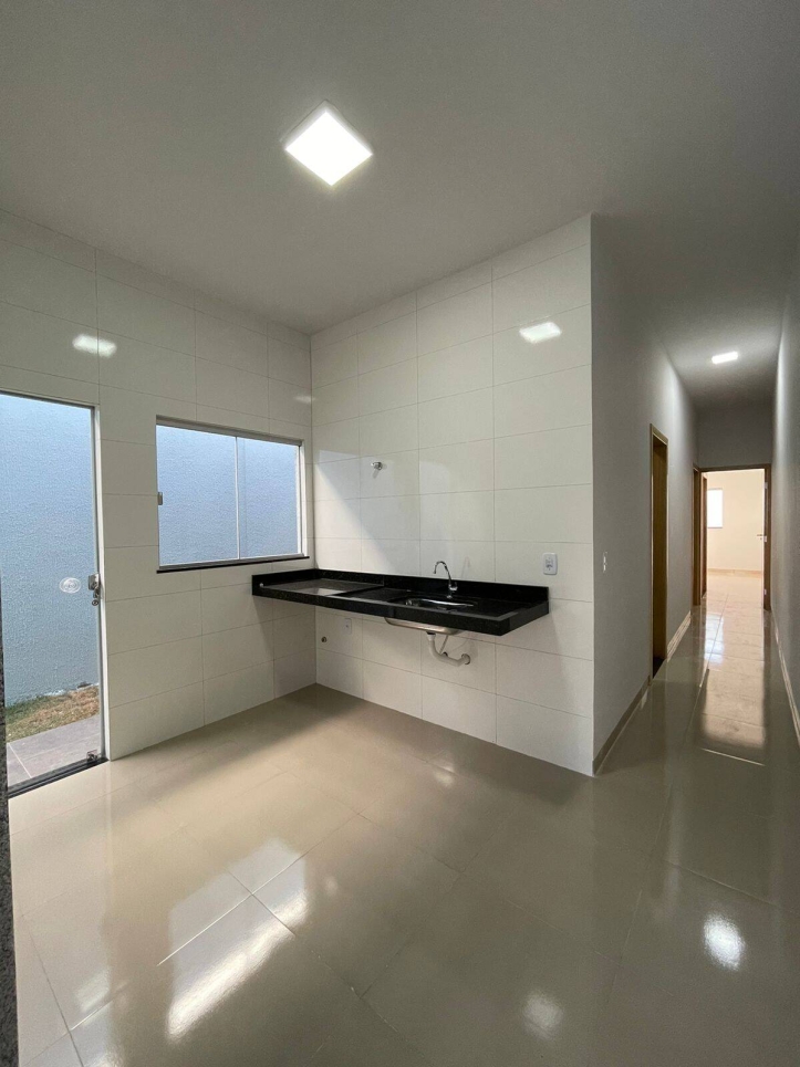 Casa à venda com 2 quartos, 77m² - Foto 3