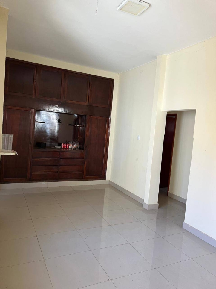 Casa à venda com 4 quartos, 250m² - Foto 2