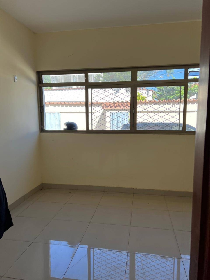 Casa à venda com 4 quartos, 250m² - Foto 5