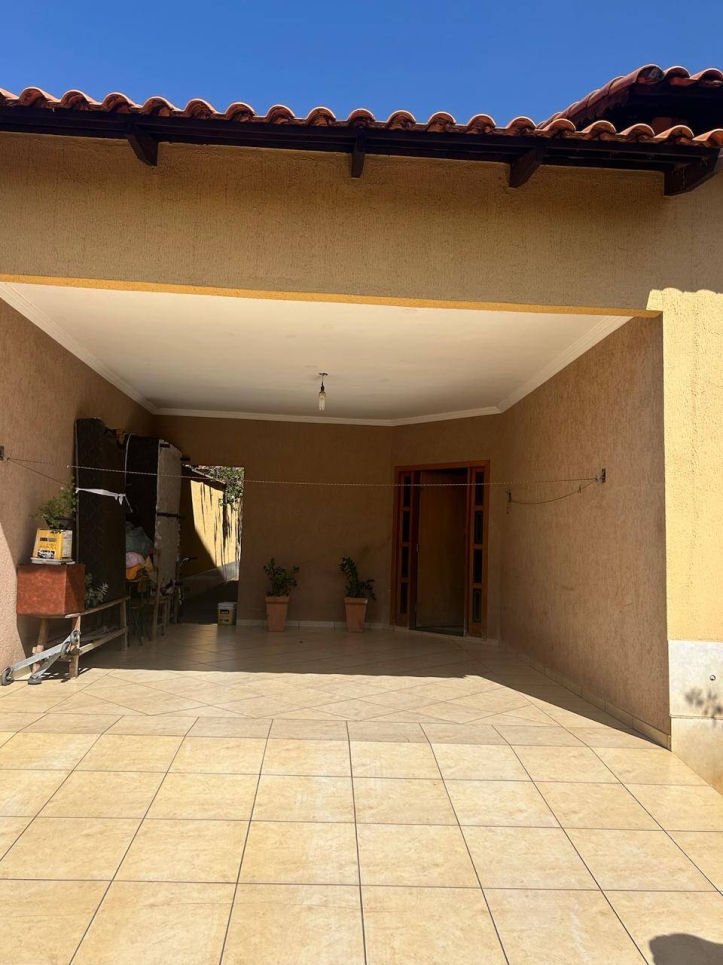 Casa à venda com 3 quartos, 140m² - Foto 2