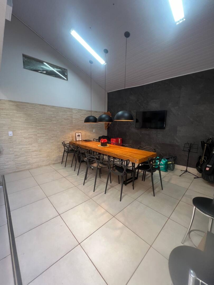 Casa à venda com 3 quartos, 288m² - Foto 2