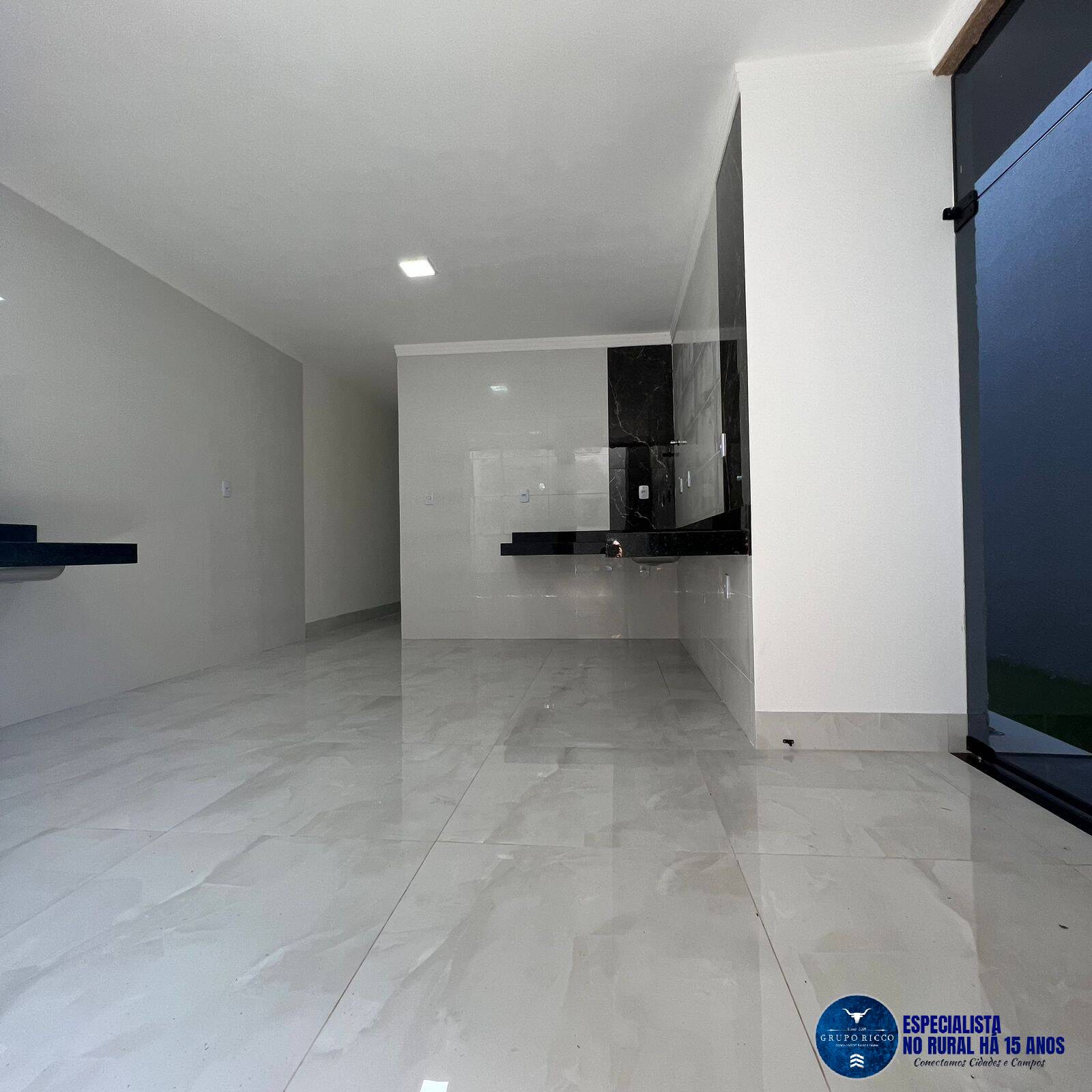 Casa à venda com 3 quartos, 110m² - Foto 2