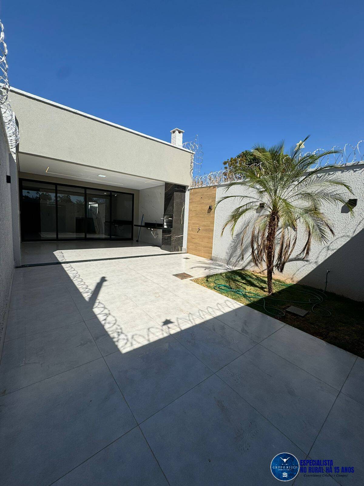 Casa à venda com 3 quartos, 120m² - Foto 1