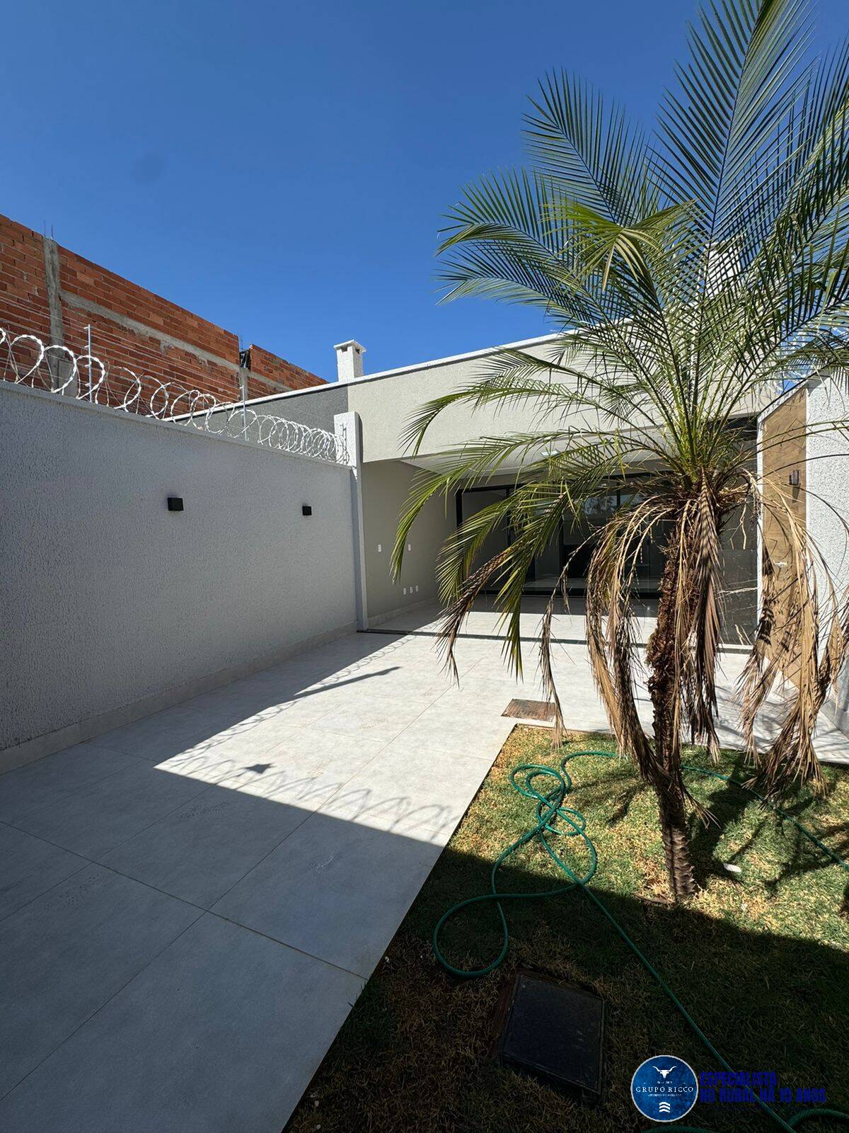 Casa à venda com 3 quartos, 120m² - Foto 2