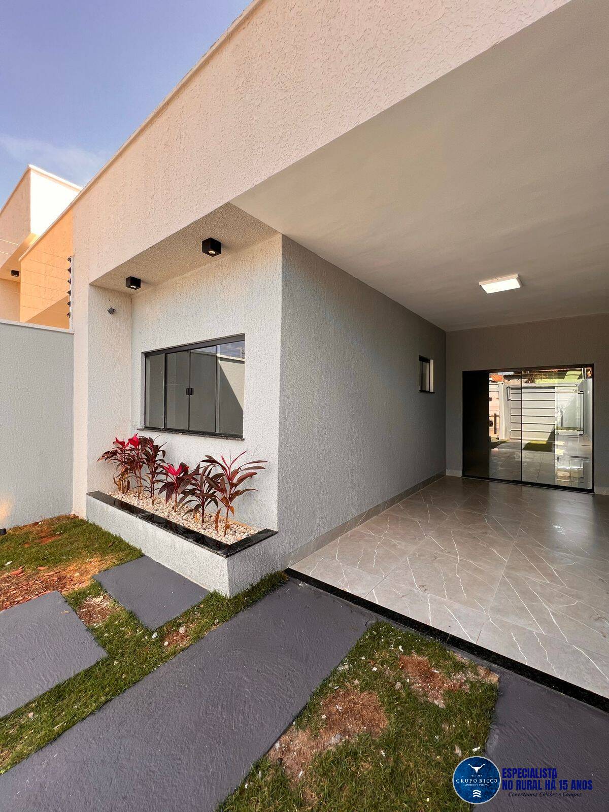 Casa à venda com 3 quartos, 120m² - Foto 1