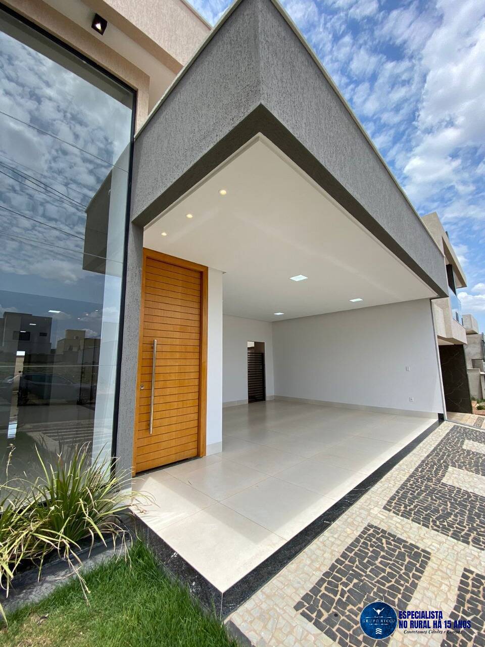 Casa à venda com 3 quartos, 158m² - Foto 1