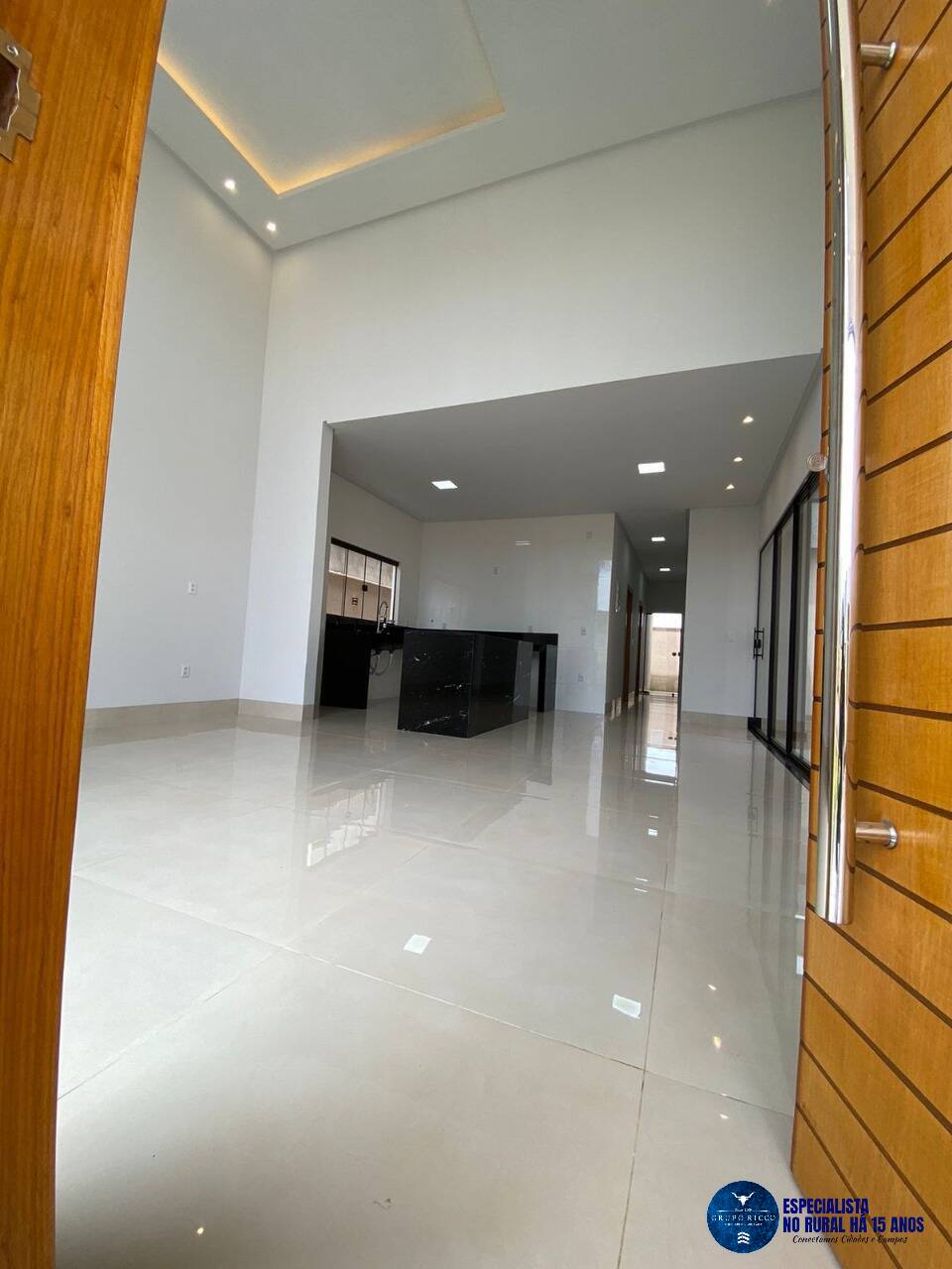 Casa à venda com 3 quartos, 158m² - Foto 2