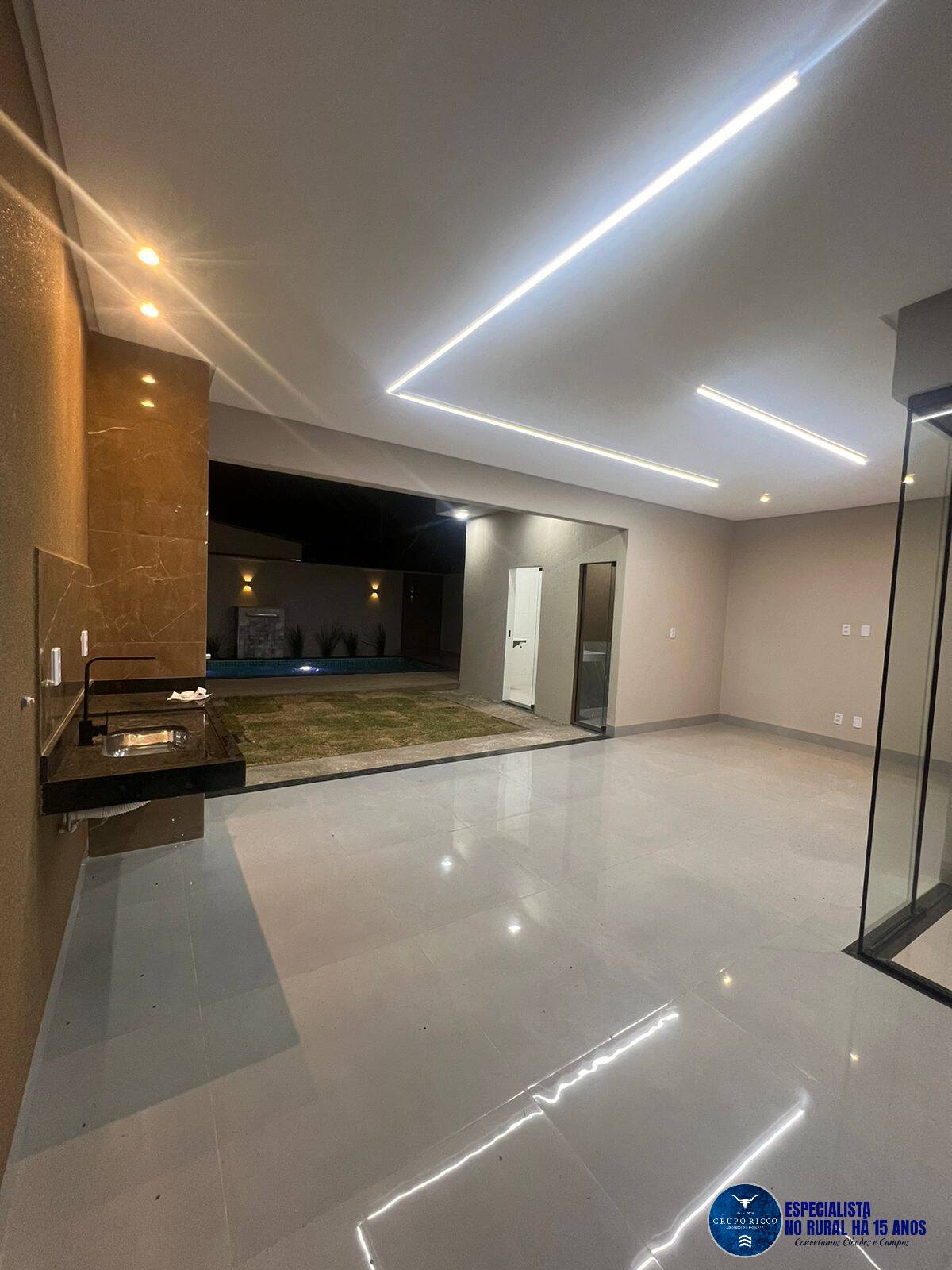 Casa à venda com 3 quartos, 151m² - Foto 2