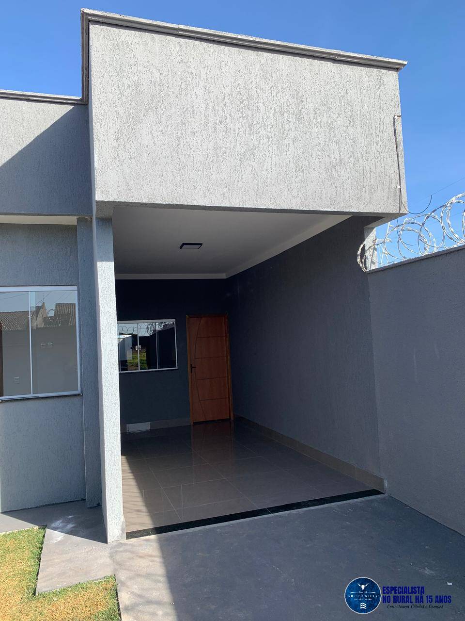 Casa à venda com 3 quartos, 100m² - Foto 1