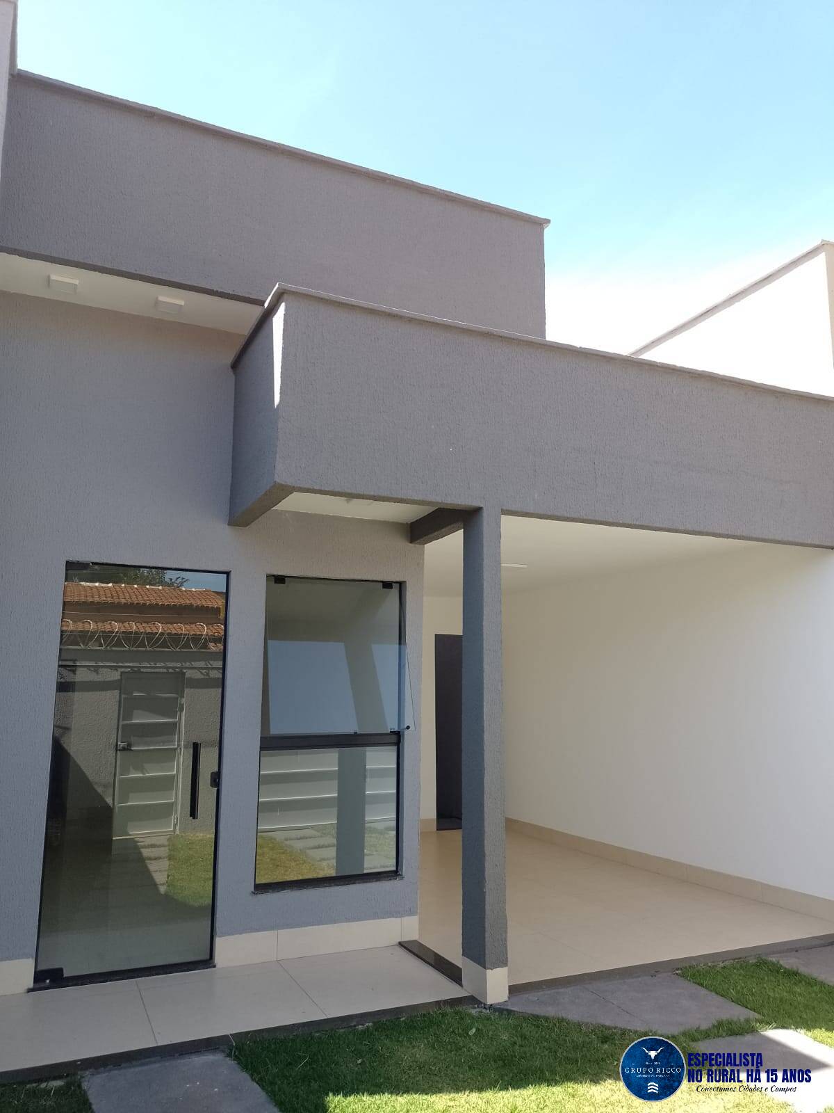 Casa à venda com 3 quartos, 90m² - Foto 1