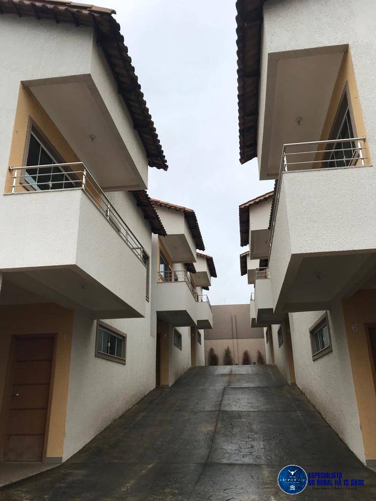 Sobrado à venda com 3 quartos, 120m² - Foto 1