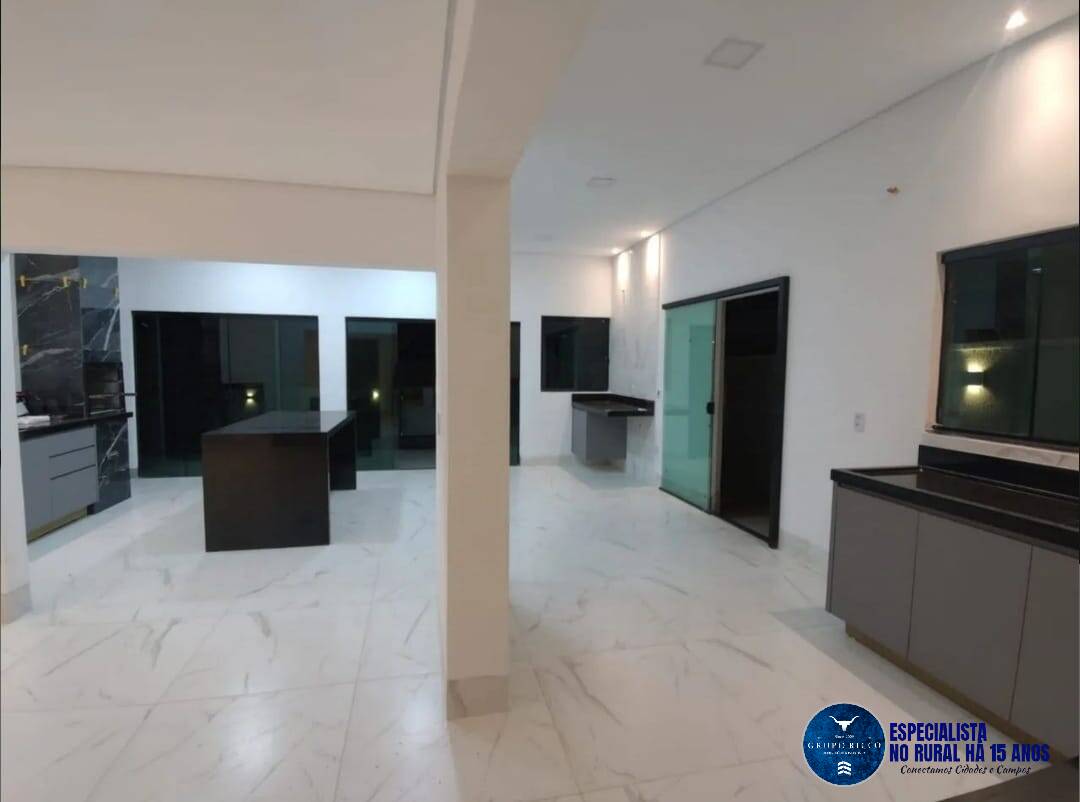 Casa à venda com 4 quartos, 304m² - Foto 1