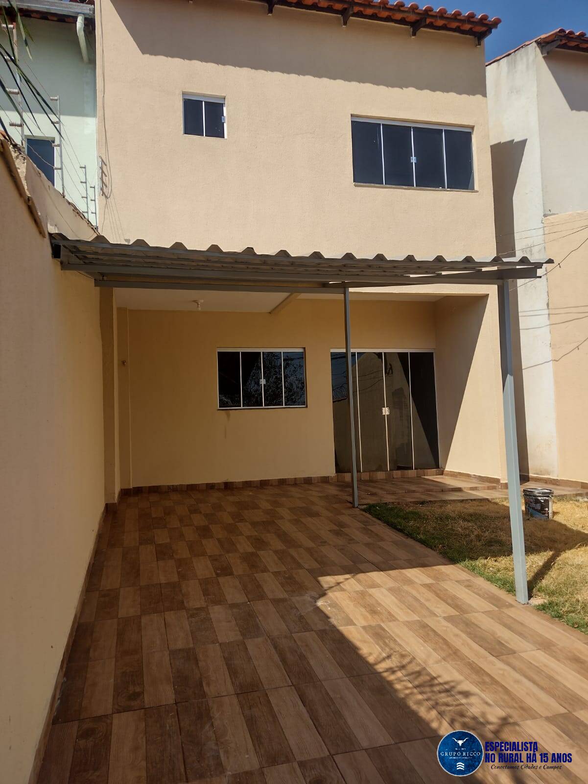 Casa à venda com 3 quartos, 181m² - Foto 1