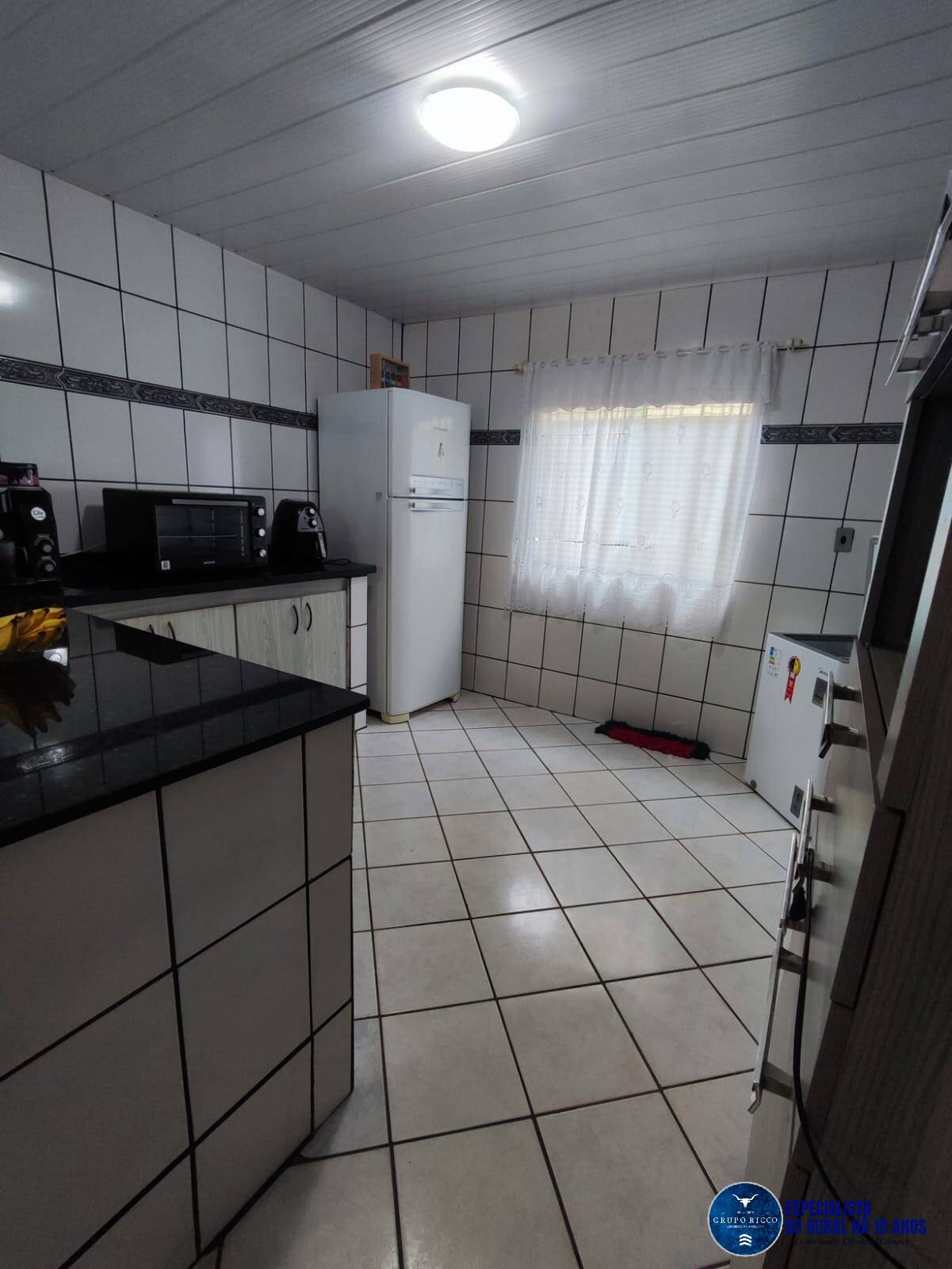 Casa à venda com 3 quartos, 200m² - Foto 2