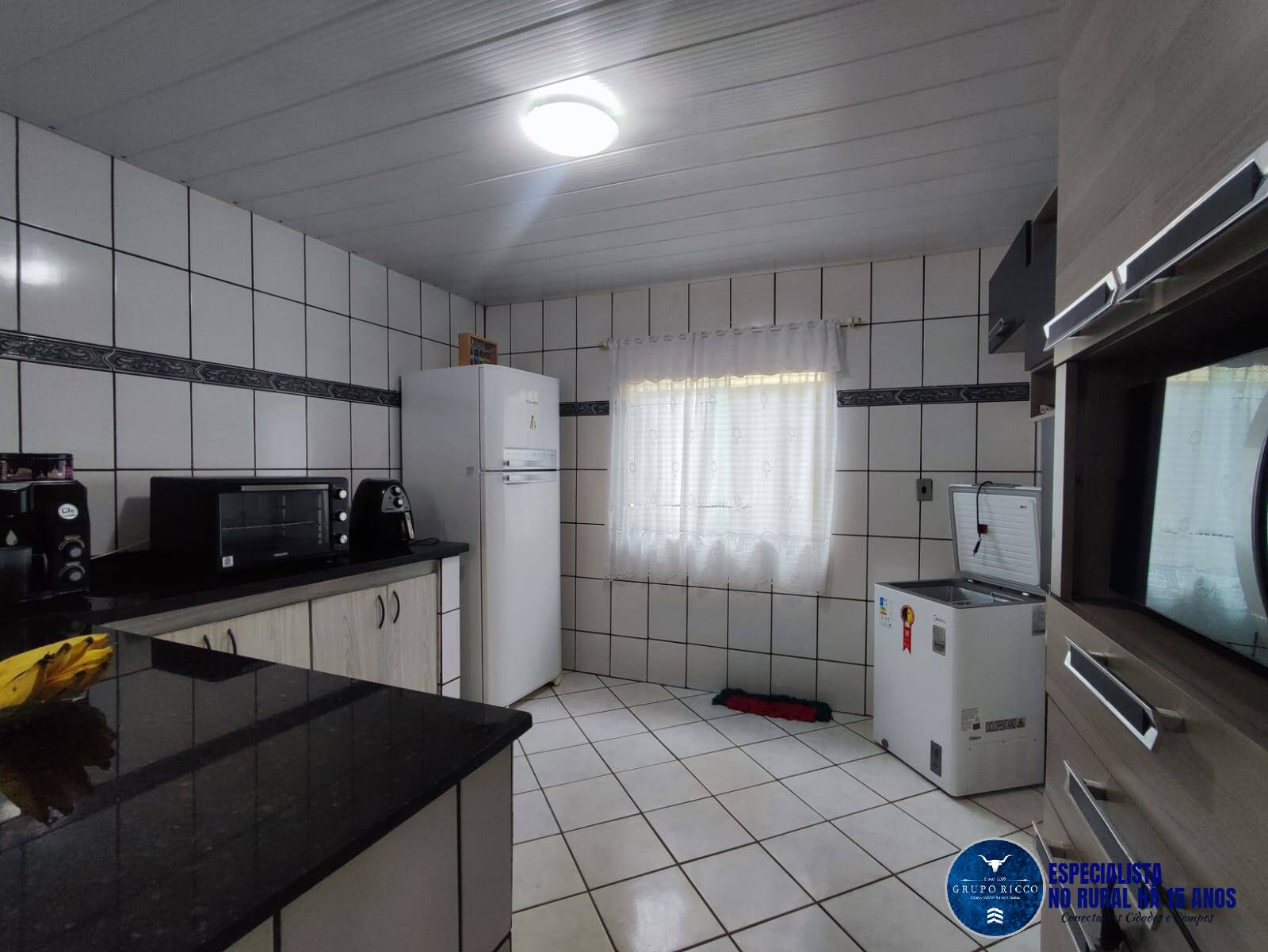 Casa à venda com 3 quartos, 200m² - Foto 1