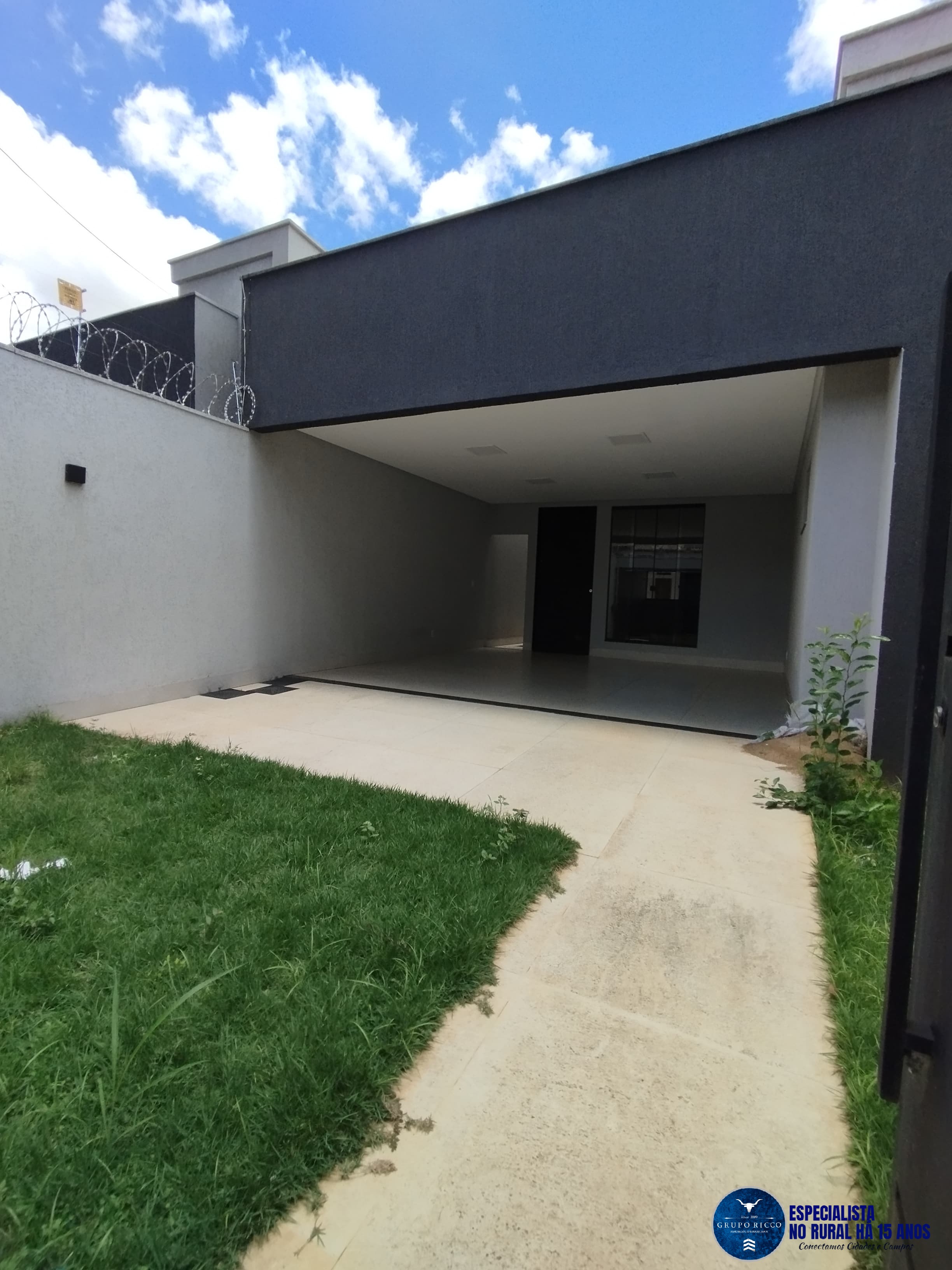 Casa à venda com 3 quartos, 143m² - Foto 1