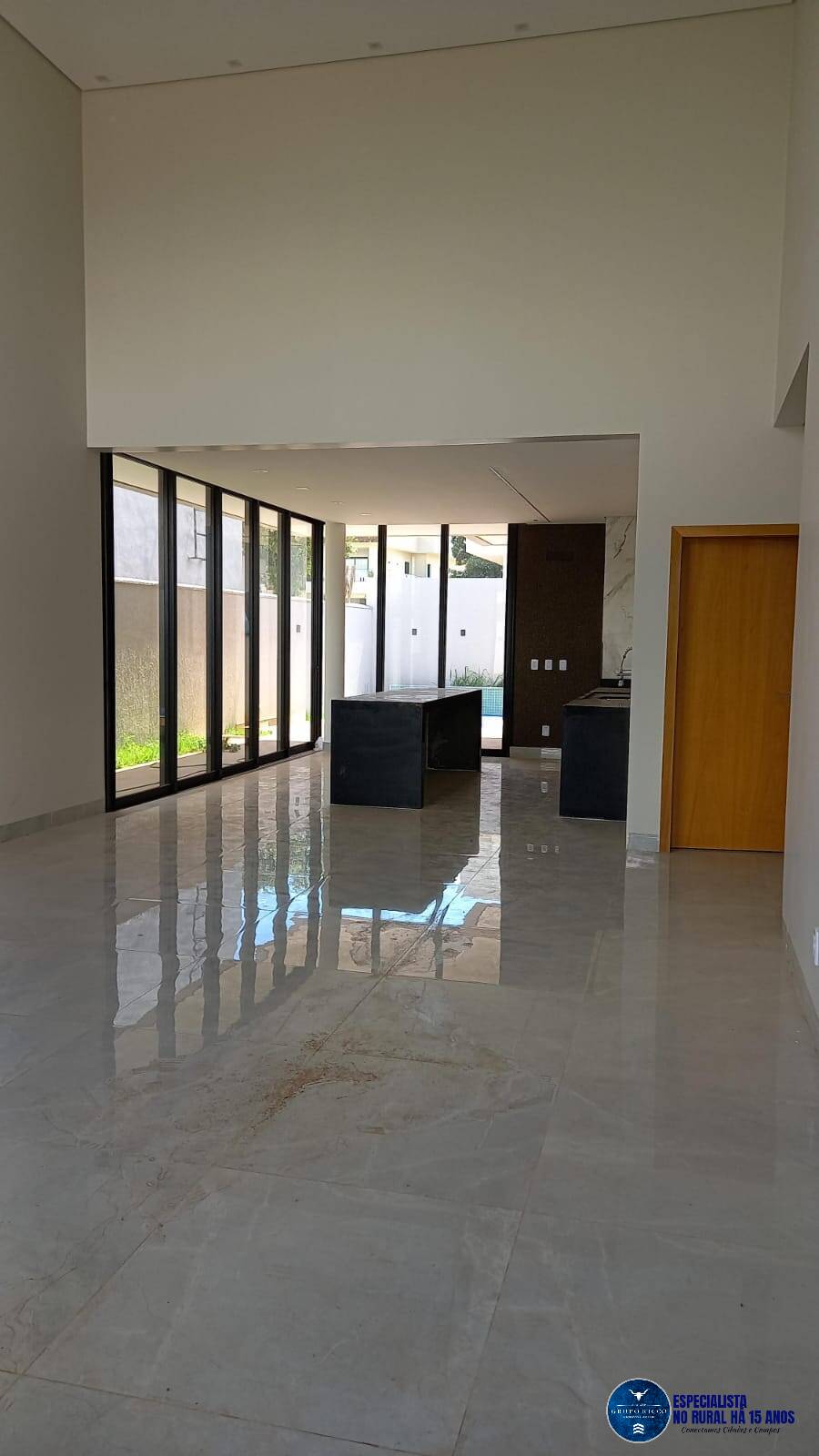 Casa de Condomínio à venda com 3 quartos, 160m² - Foto 1