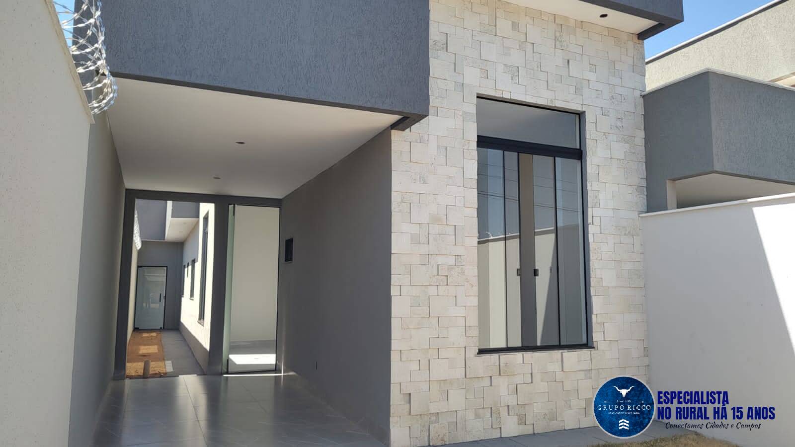 Casa à venda com 3 quartos, 118m² - Foto 1