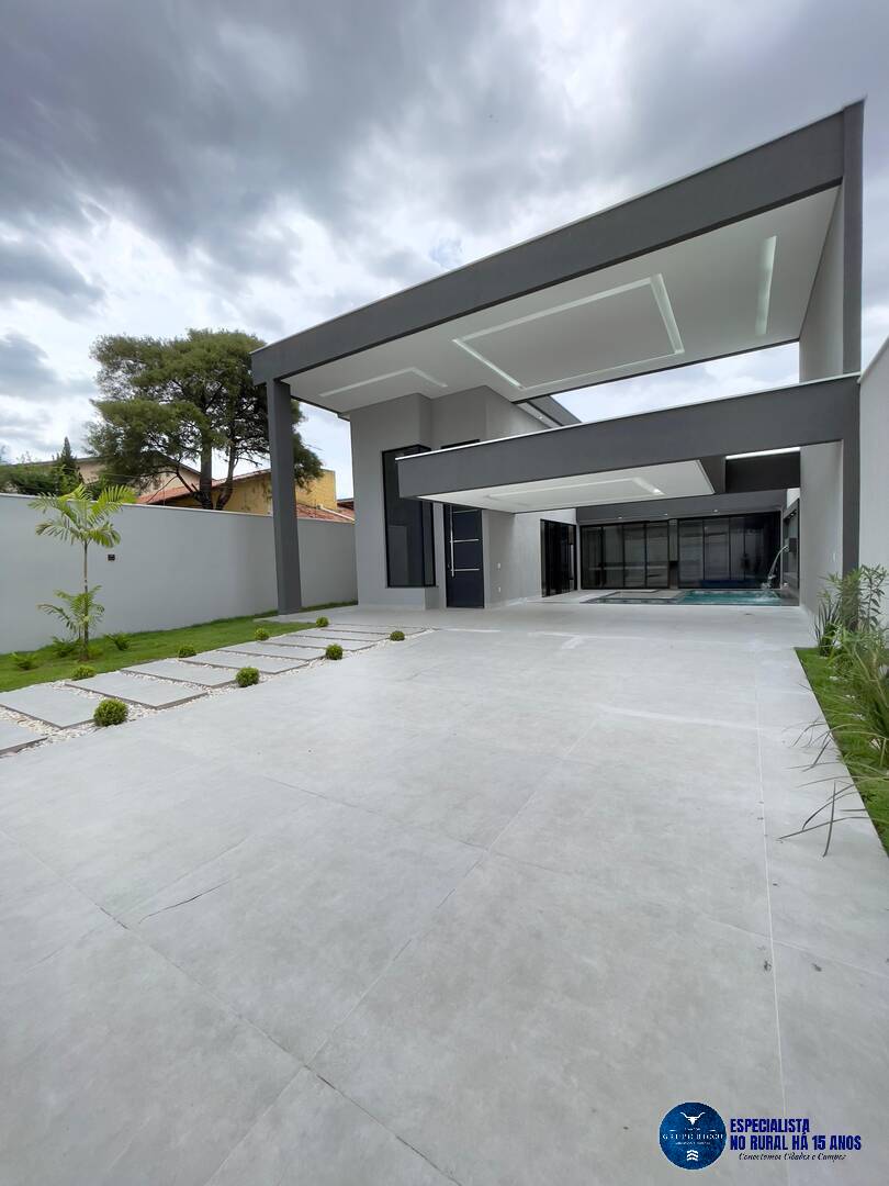 Casa à venda com 3 quartos, 200m² - Foto 1