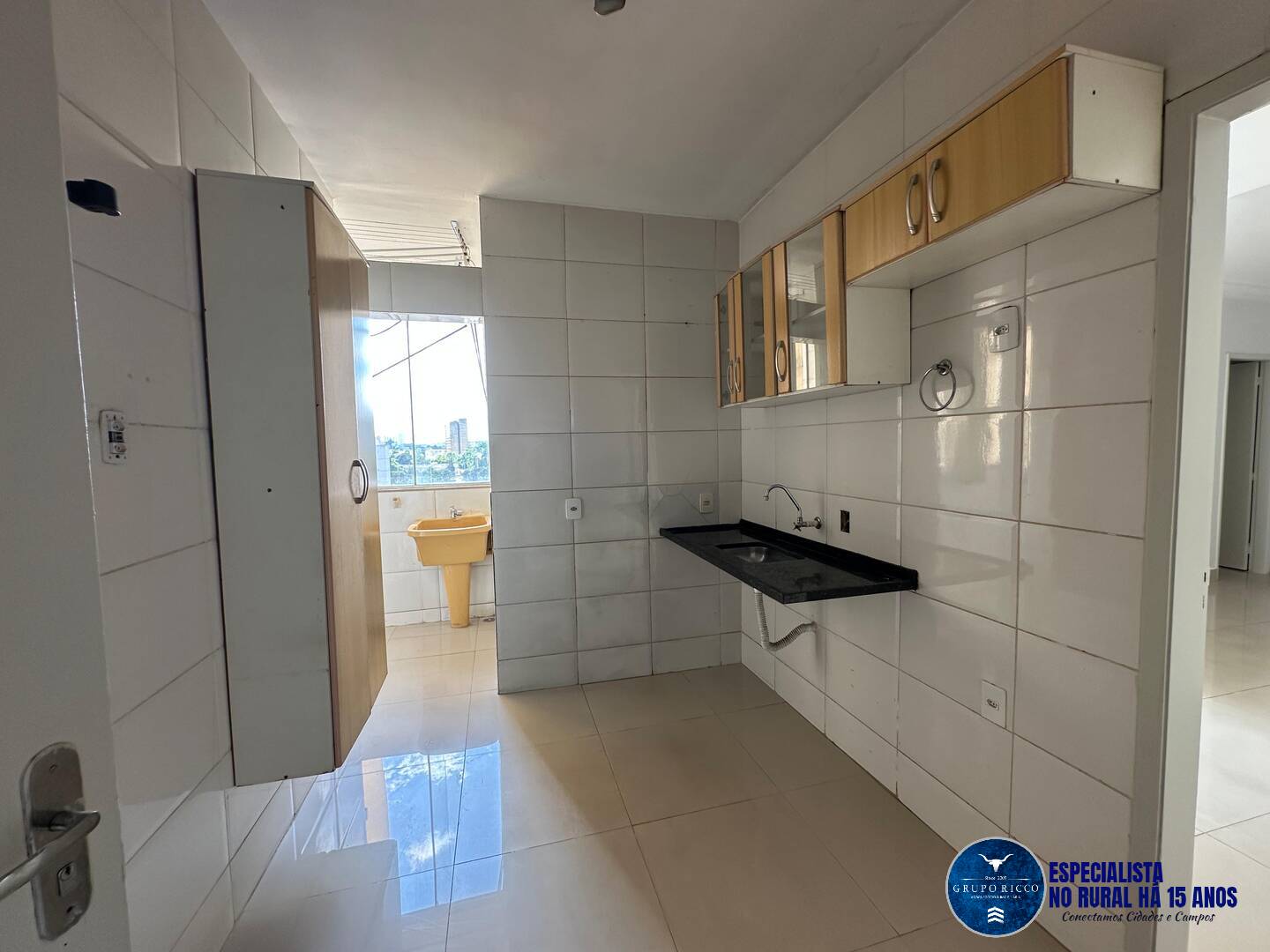 Apartamento à venda com 2 quartos, 75m² - Foto 3