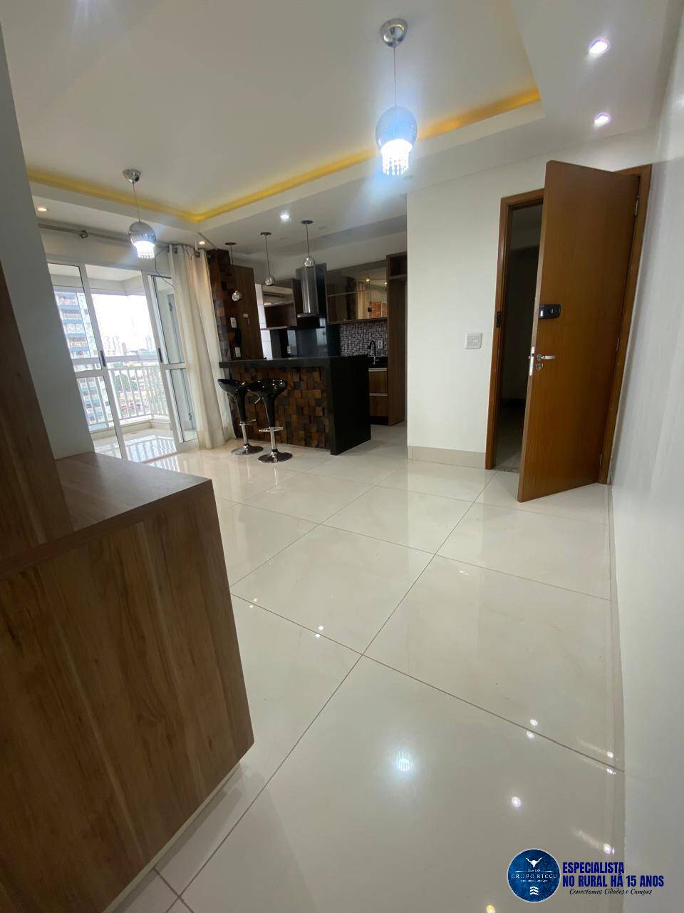 Apartamento à venda com 3 quartos, 75m² - Foto 2