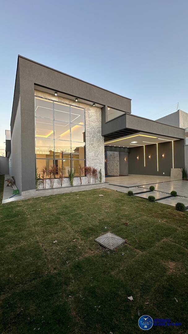 Casa à venda com 4 quartos, 211m² - Foto 1