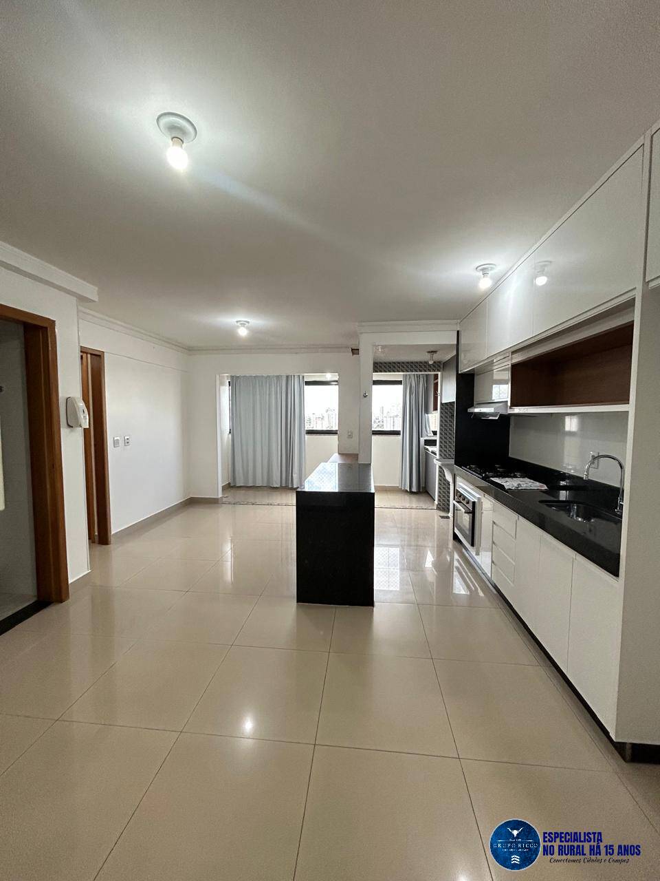 Apartamento à venda com 3 quartos, 75m² - Foto 2