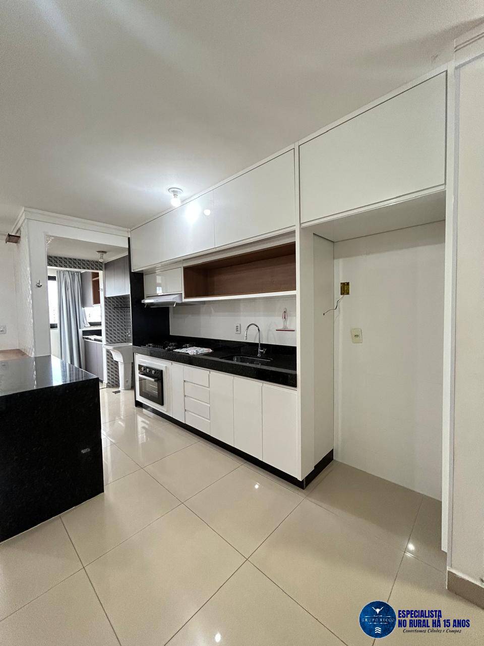 Apartamento à venda com 3 quartos, 75m² - Foto 1