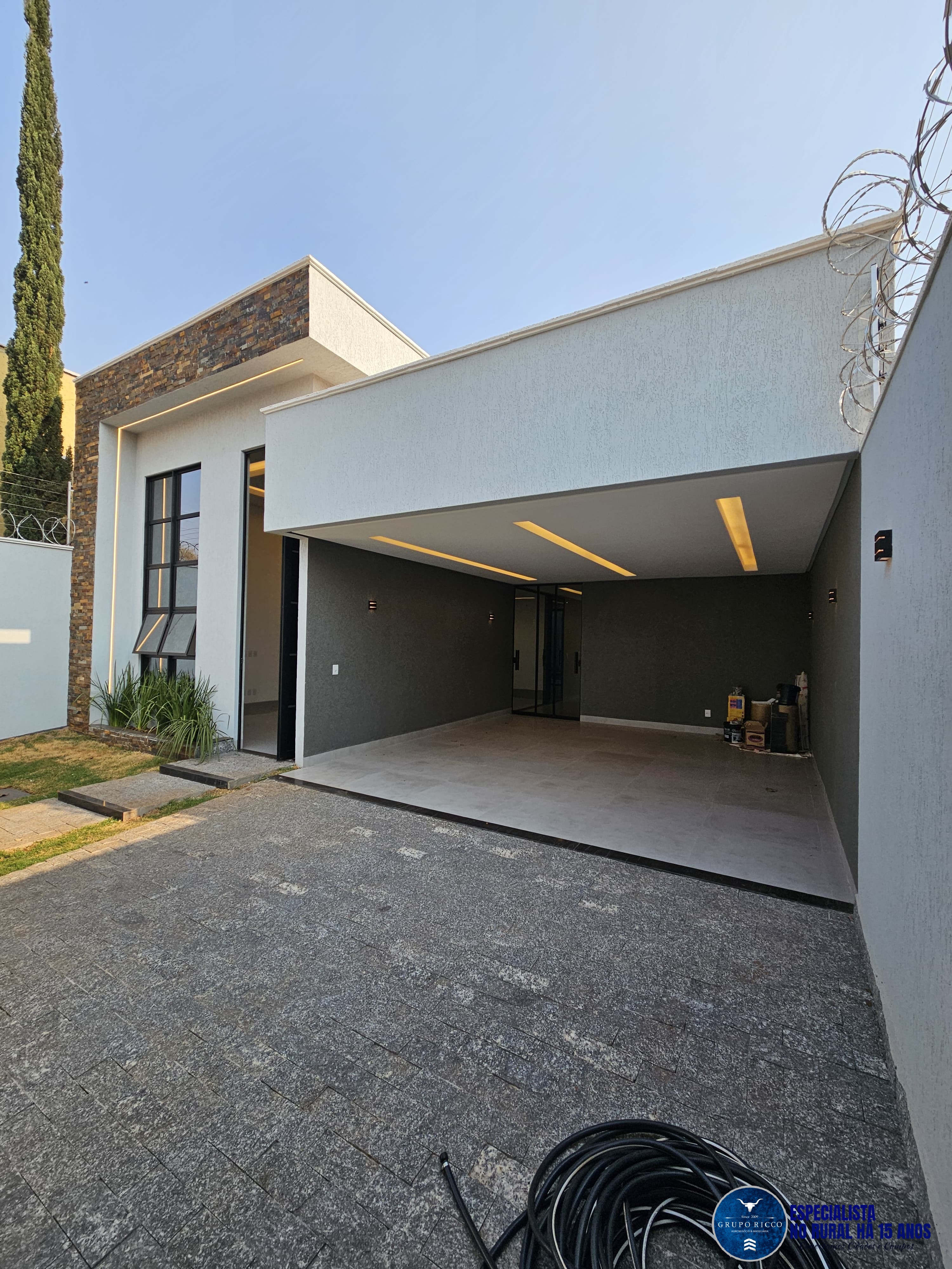 Casa à venda com 3 quartos, 300m² - Foto 2