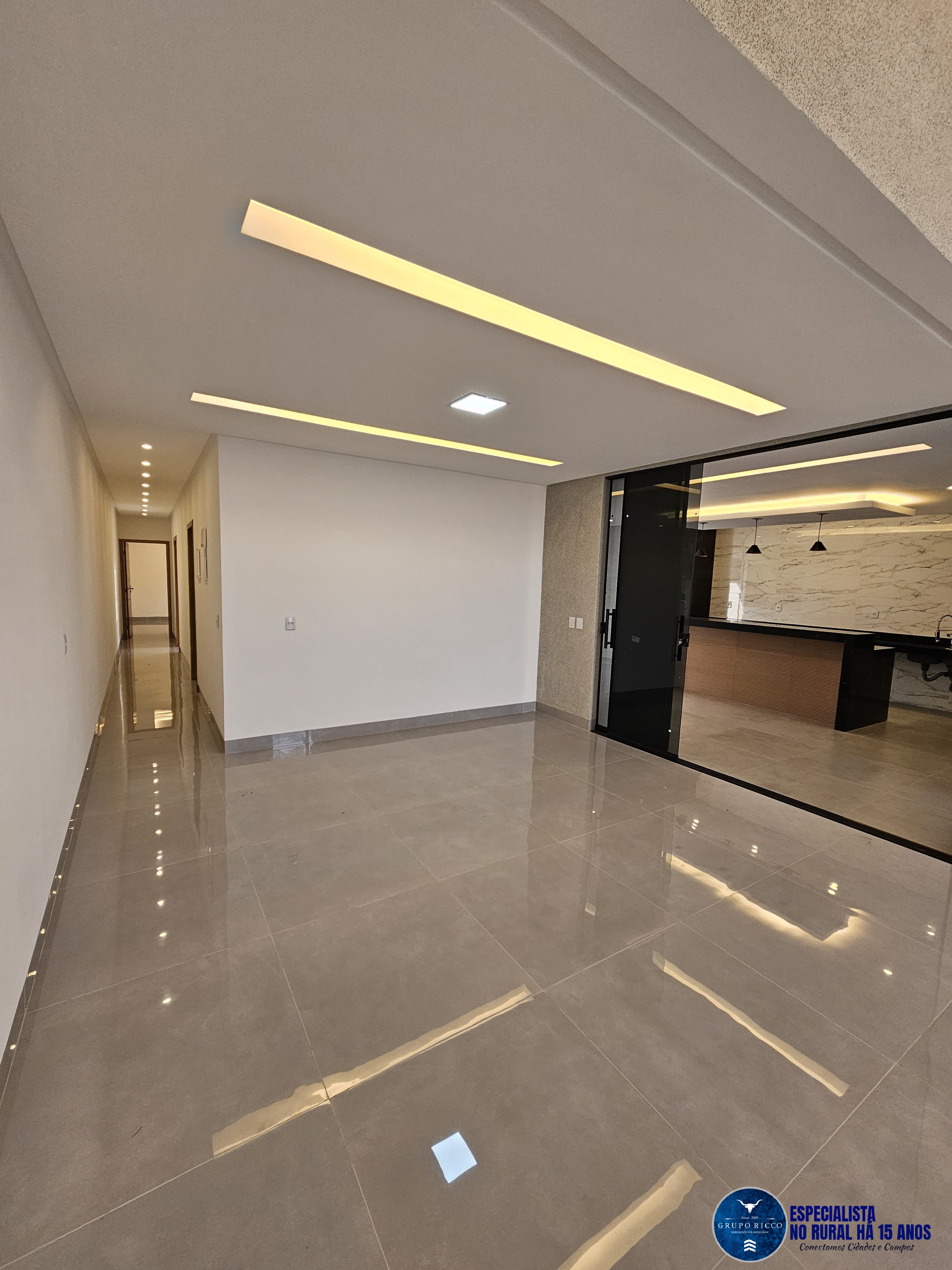 Casa à venda com 3 quartos, 300m² - Foto 3